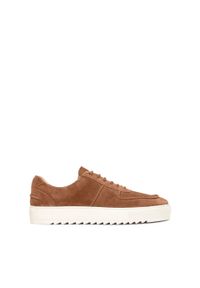 Kazar - Zamszowe sneakersy męskie na grubej podeszwie ze żłobieniem. Kolor: brązowy. Materiał: zamsz. Szerokość cholewki: normalna #1