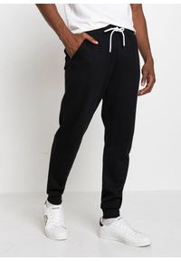bonprix - Spodnie dresowe z prążkowanym ściągaczem w talii. Kolor: czarny. Materiał: dresówka, prążkowany. Styl: sportowy #1
