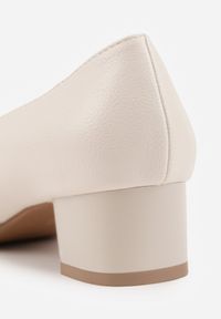 Born2be - Białe Czółenka na Niskim Słupku ze Skórzaną Wkładką i Aplikacją Cezela. Okazja: na co dzień, na ślub cywilny, na wesele, na imprezę. Kolor: biały. Materiał: skóra. Wzór: aplikacja. Obcas: na słupku. Styl: casual, elegancki #2