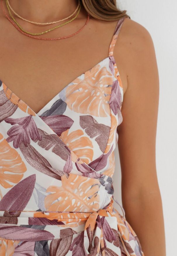 Born2be - Biało-Pomarańczowy Kombinezon Lolkey. Kolor: biały. Materiał: materiał. Długość rękawa: na ramiączkach. Długość: krótkie. Wzór: kolorowy, aplikacja