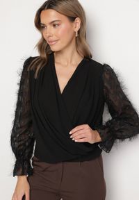 Born2be - Czarna Bluzka z Kopertowym Dekoltem i Metaliczną Nicią Friliene. Kolor: czarny. Styl: elegancki #5