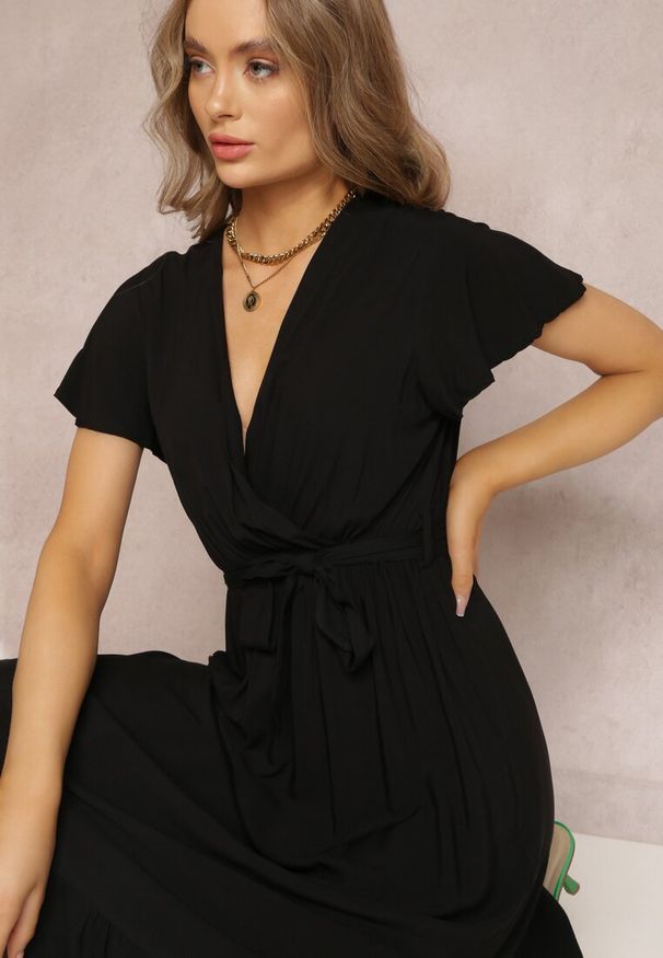 Renee - Czarna Sukienka Metia. Kolor: czarny. Materiał: tkanina, materiał. Wzór: gładki, geometria. Długość: maxi