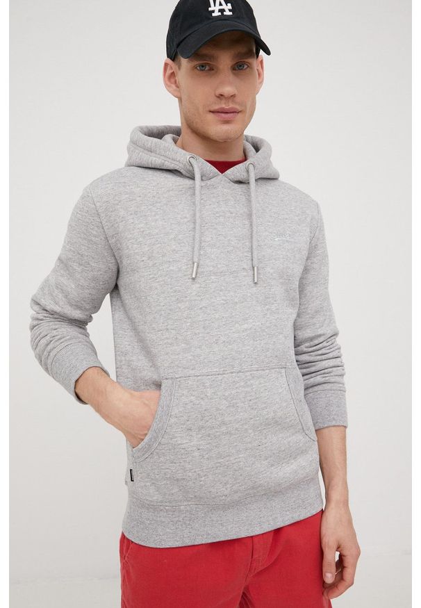 Superdry bluza męska kolor szary z kapturem z aplikacją. Typ kołnierza: kaptur. Kolor: szary. Materiał: bawełna, dzianina, materiał. Wzór: aplikacja