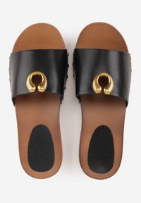 Renee - Czarne Klapki Ozdobione Nitami i Metaliczną Aplikacją Doviana. Okazja: na co dzień. Kolor: czarny. Wzór: aplikacja. Styl: casual, boho #6