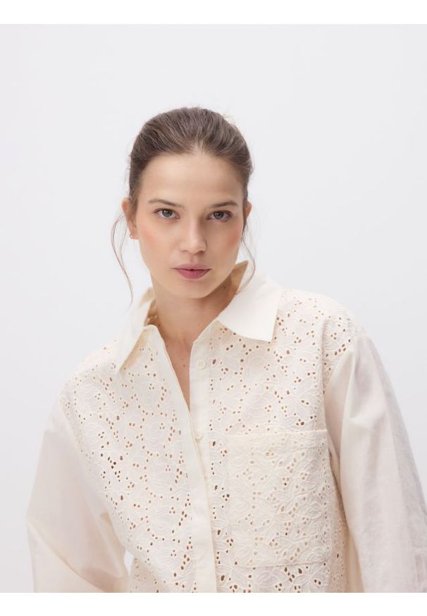 Reserved - Ażurowa koszula z bawełny - złamana biel. Materiał: bawełna. Wzór: ażurowy