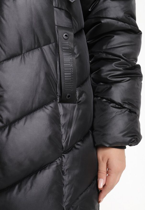 Born2be - Czarna Pikowana Kurtka z Kapturem i Kieszeniami na Napy Inasia. Okazja: na co dzień. Typ kołnierza: kaptur. Kolor: czarny. Materiał: jeans. Styl: elegancki, casual