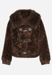 Born2be - Brązowa Panterkowa Kurtka Futerko o Krótkim Kroju z Ozdobnymi Zapięciami Otiluna. Okazja: na co dzień. Kolor: brązowy. Materiał: futro. Długość: krótkie. Wzór: motyw zwierzęcy. Styl: casual #5