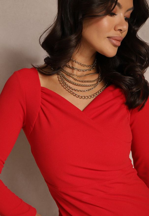 Renee - Czerwona Dopasowana Sukienka o Asymetrycznym Kroju Belfedi. Okazja: na spotkanie biznesowe. Kolor: czerwony. Typ sukienki: asymetryczne. Styl: biznesowy, elegancki, wizytowy