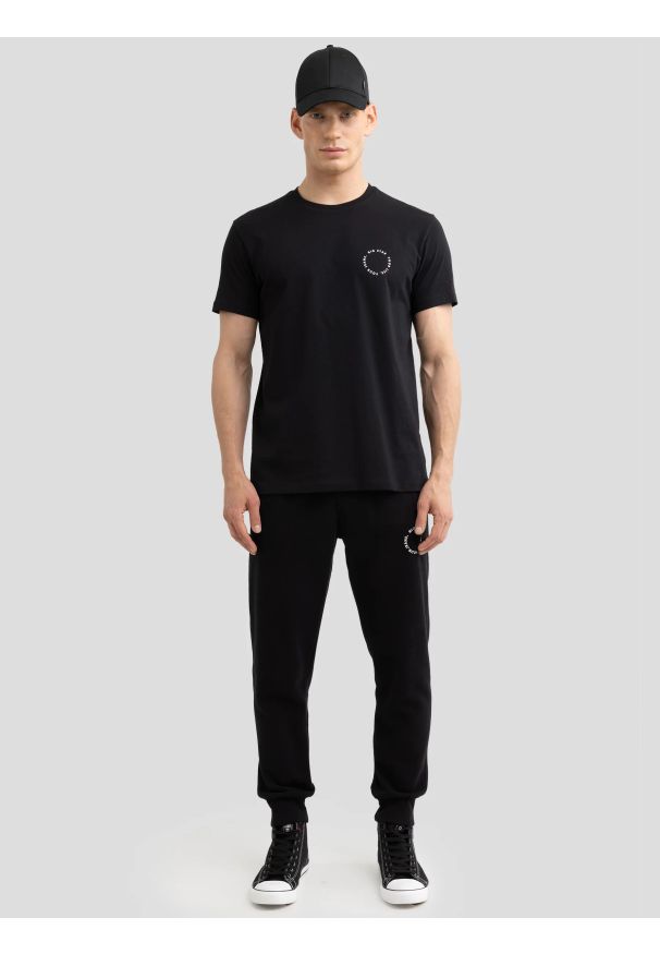 Big-Star - Koszulka męska z niewielkim nadrukiem na piersi czarna Orpion 906. Okazja: na co dzień. Kolor: czarny. Materiał: dzianina, jeans. Wzór: nadruk. Styl: casual