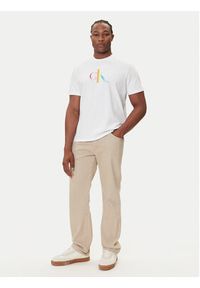 Calvin Klein Jeans T-Shirt Pride Graphic LV04RC800G Biały Regular Fit. Kolor: biały. Materiał: bawełna