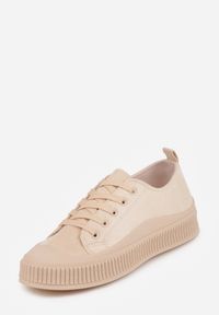 Renee - Beżowe Trampki z Imitacji Zamszu na Żłobionej Podeszwie Nivenatia. Kolor: beżowy. Materiał: zamsz. Styl: elegancki #7