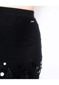 CRISTINAEFFE MILANO - Czarna spódnica z piórami. Okazja: na co dzień. Kolor: czarny. Materiał: materiał. Wzór: aplikacja. Styl: klasyczny, casual #3