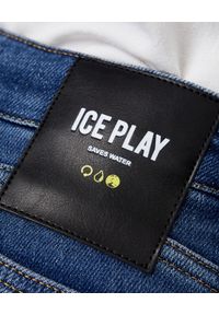 Ice Play - ICE PLAY - Niebieskie dopasowane jeansy. Stan: podwyższony. Kolor: niebieski. Wzór: aplikacja. Styl: klasyczny