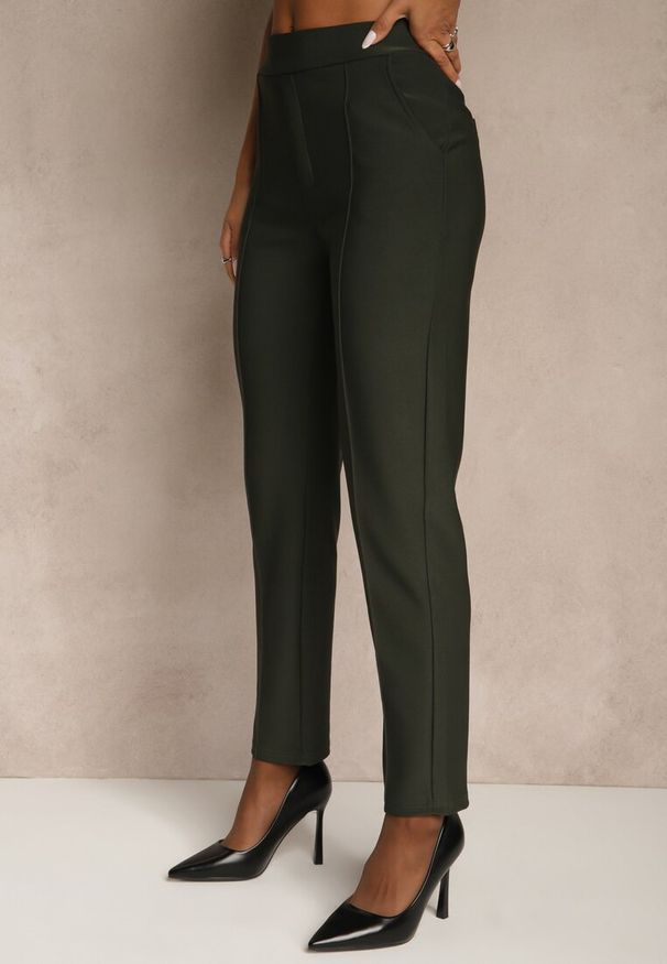 Renee - Ciemnozielone Spodnie z Kantem i Imitacją Kieszeni Rearie. Okazja: na co dzień. Kolekcja: plus size. Kolor: zielony. Styl: casual, elegancki