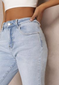 Renee - Jasnoniebieskie Jeansy Regular Fimba. Kolor: niebieski. Długość: długie. Wzór: aplikacja #3