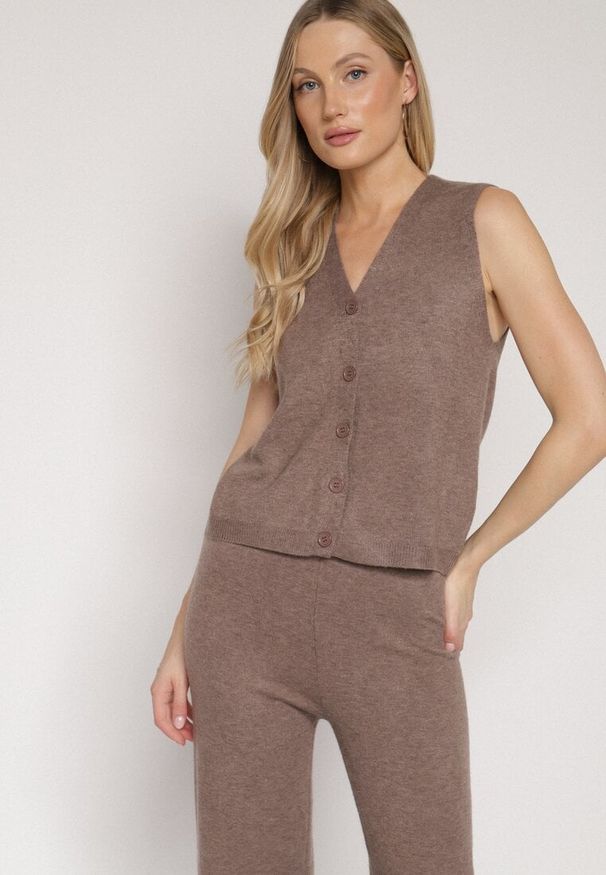 Born2be - Brązowy Komplet z Dzianiny z Wełną Spodnie Kardigan i Kamizelka na Guziki Meviseffa. Kolor: brązowy. Materiał: dzianina, wełna