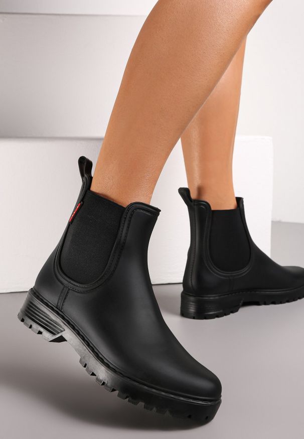 Born2be - Czarne Kalosze z Elastycznymi Wstawkami Teresine. Kolor: czarny