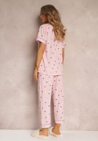 Renee - Różowy 2-częściowy Komplet Piżamowy z Koszulą na Guziki i Spodniami z Gumką w Talii Peneleta. Kolor: różowy. Długość: długie