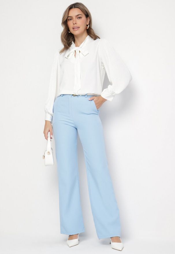 Born2be - Biała Bluzka z Bufiastymi Rękawami i Wiązaniem przy Szyi Gonithra. Okazja: na co dzień. Kolor: biały. Materiał: jeans. Styl: casual, klasyczny