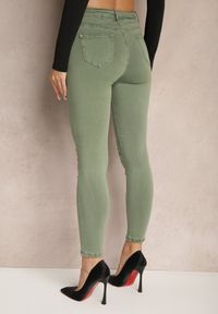 Renee - Ciemnozielone Spodnie Skinny z Wysokim Stanem i Ozdobną Chustką Hyadia. Okazja: na co dzień. Stan: podwyższony. Kolor: zielony. Styl: casual #3