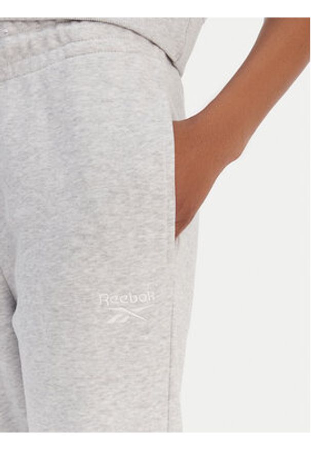 Reebok Spodnie dresowe Zuzanna RK25496CCW Szary Regular Fit. Kolor: szary. Materiał: syntetyk