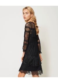 TwinSet - TWINSET - Czarna sukienka z koronką i frędzlami. Kolor: czarny. Materiał: koronka. Długość rękawa: na ramiączkach. Wzór: koronka. Długość: mini #6