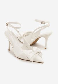 Renee - Białe Sandały Vices na Szpilce Slingback Ozdobione Kokardą Tilvanea. Okazja: na wesele, na co dzień, na ślub cywilny. Zapięcie: sprzączka. Kolor: biały. Wzór: aplikacja. Obcas: na szpilce. Styl: casual, elegancki #4