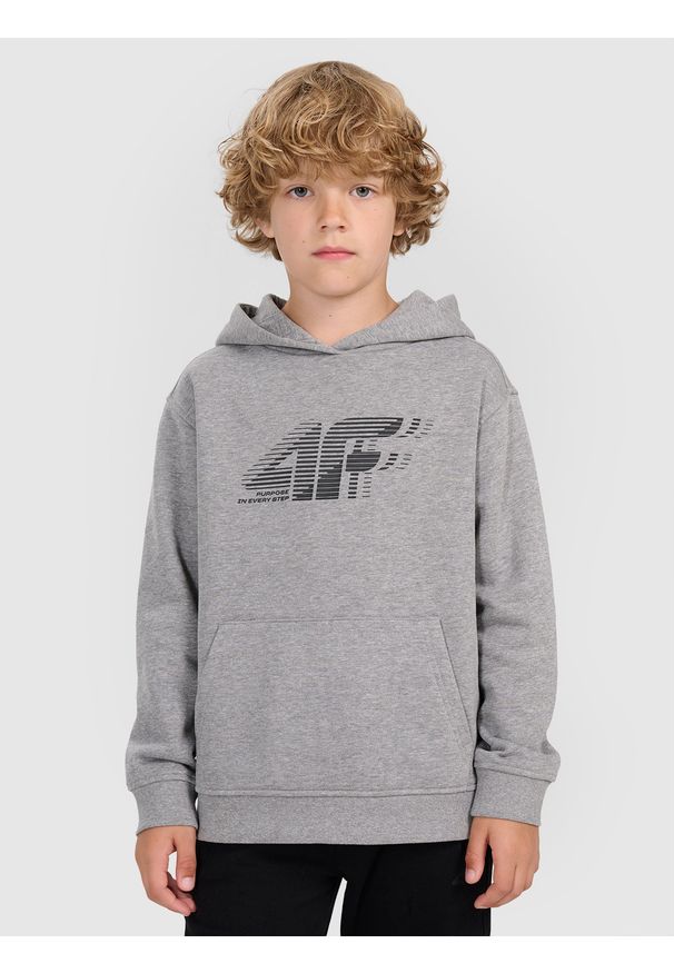 4f - 4F Bluza dresowa nierozpinana z kapturem chłopięca - szara 122 (6-7 lat). Okazja: na co dzień. Typ kołnierza: kaptur. Kolor: szary. Materiał: dresówka. Wzór: gładki, ze splotem, nadruk. Sezon: lato. Styl: klasyczny, casual, sportowy