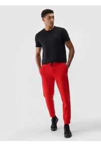 4f - Spodnie dresowe joggery męskie - czerwone. Kolor: czerwony. Materiał: dresówka. Wzór: ze splotem, gładki