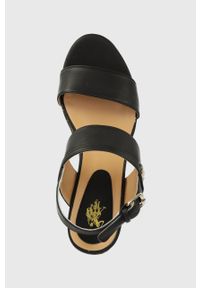 U.S. Polo Assn. sandały damskie kolor czarny na koturnie. Zapięcie: klamry. Kolor: czarny. Materiał: materiał. Wzór: gładki. Obcas: na koturnie #4