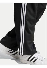 Adidas - adidas Spodnie dresowe adicolor Firebird IZ4801 Czarny Baggy Fit. Kolor: czarny. Materiał: bawełna #4