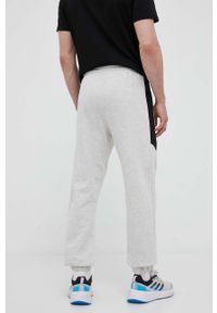 Hummel spodnie dresowe bawełniane kolor szary gładkie. Kolor: szary. Materiał: bawełna, dresówka. Wzór: gładki #3