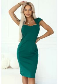 Sukienki.shop - Sukienka z dekoltem serce dopasowana dzianinowa zielona. Okazja: na randkę. Kolor: zielony. Materiał: dzianina. Styl: elegancki, wizytowy #2