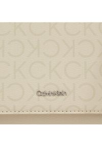 Calvin Klein Torebka Ck Must Shoulder Bag_Epi Mono K60K611762 Beżowy. Kolor: beżowy. Materiał: skórzane