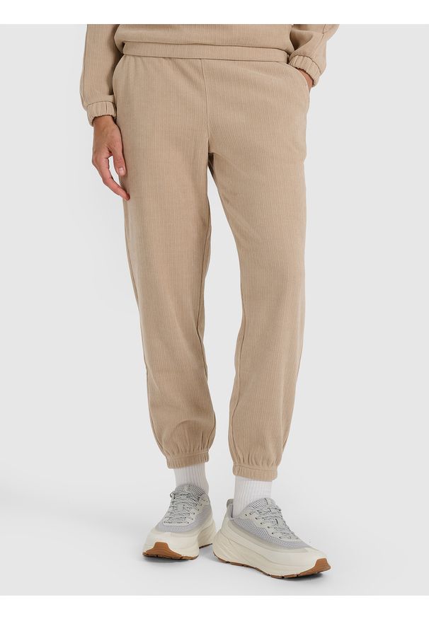 4f - 4F Spodnie dresowe joggery damskie - beżowe XL. Kolor: beżowy. Materiał: dresówka