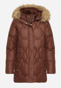Born2be - Brązowa Pikowana Kurtka z Kapturem z Futerkiem Oliresa. Okazja: na co dzień. Typ kołnierza: kaptur. Kolor: brązowy. Materiał: futro. Styl: casual, sportowy #6