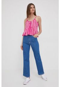 Pepe Jeans bluzka bawełniana PAM damska kolor różowy wzorzysta. Okazja: na co dzień. Kolor: różowy. Materiał: bawełna. Długość rękawa: na ramiączkach. Długość: krótkie. Styl: casual #5