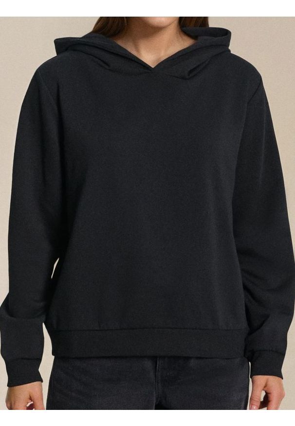 Sinsay - Bluza z kapturem basic - czarny. Typ kołnierza: kaptur. Kolor: czarny