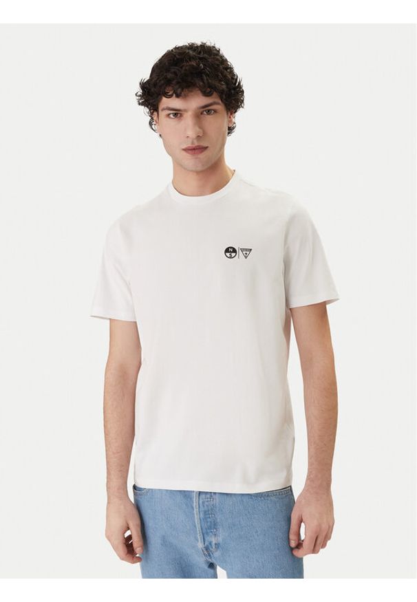 Guess T-Shirt GUESS x NORTH SAILS M6GI46 K3495 Biały Regular Fit. Kolor: biały. Materiał: bawełna