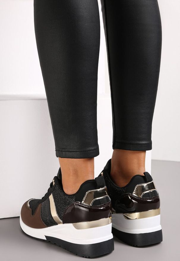 Renee - Czarne Sznurowane Sneakersy z Ozdobnymi Wstawkami i Koturnem Zharo. Okazja: na co dzień. Nosek buta: okrągły. Zapięcie: sznurówki. Kolor: czarny. Materiał: materiał, jeans. Sezon: jesień, wiosna. Obcas: na koturnie. Wysokość obcasa: średni
