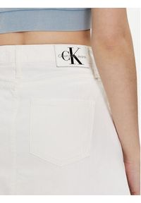 Calvin Klein Jeans Spódnica jeansowa J20J222813 Biały Regular Fit. Kolor: biały. Materiał: bawełna