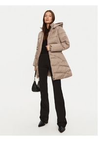 Guess Kurtka zimowa Seline W4BL58 WGL72 Brązowy Regular Fit. Kolor: brązowy. Materiał: syntetyk. Sezon: zima #7