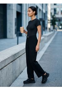 Sinsay - Spodnie wide leg z dekoracyjną klamrą - czarny. Kolor: czarny #1