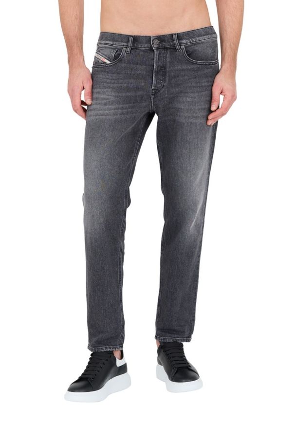 Diesel - DIESEL Czarne jeansy D-finitive Tapered. Kolor: czarny