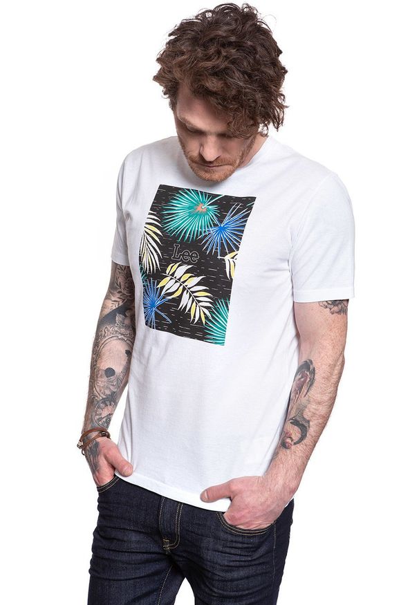 Lee - LEE BOTANICAL PRINT TEE BLACK L61IFE01 112113870. Okazja: na randkę, na uczelnię, na co dzień, do pracy. Typ kołnierza: kaptur. Materiał: jeans, bawełna, materiał. Wzór: nadruk. Styl: sportowy, elegancki, klasyczny, casual