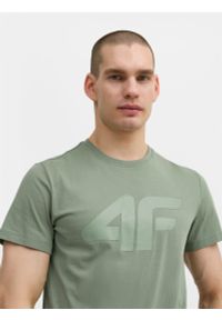 4f - T-shirt regular z nadrukiem męski. Kolor: oliwkowy, brązowy, wielokolorowy. Materiał: bawełna. Wzór: nadruk #2