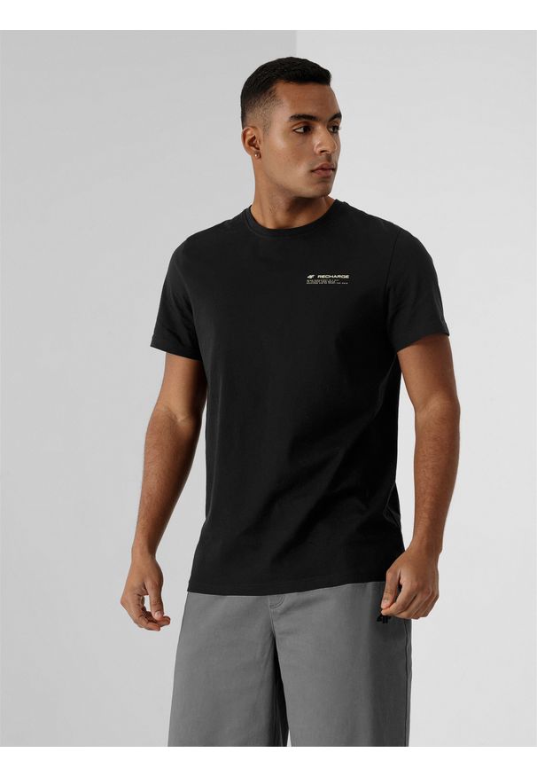 4f - T-shirt regular z nadrukiem męski. Kolor: czarny. Materiał: dzianina, bawełna. Wzór: nadruk