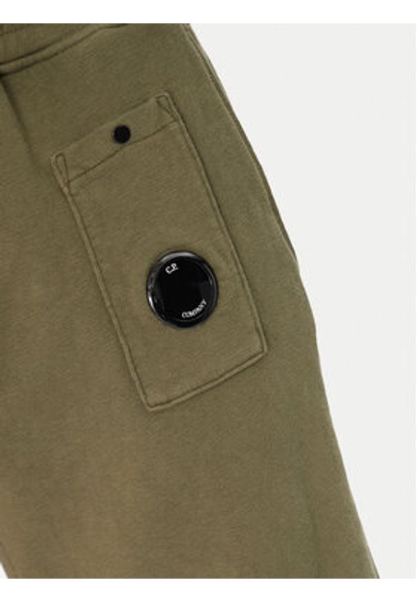 C.P. Company Szorty sportowe 18CMSB268A110337O Zielony Relaxed Fit. Kolor: zielony. Materiał: bawełna. Styl: sportowy