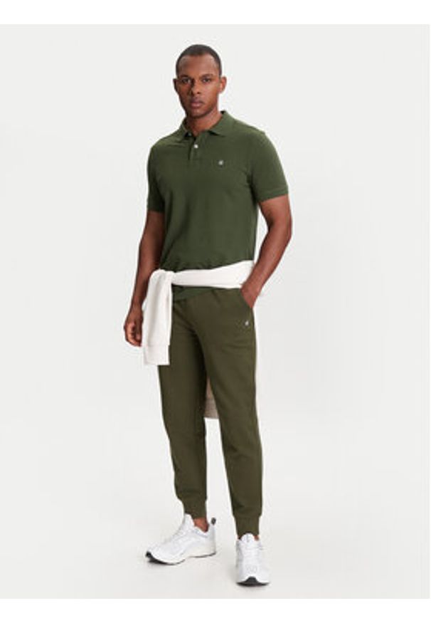 United Colors of Benetton - United Colors Of Benetton Spodnie dresowe 342ZUF01B Zielony Regular Fit. Kolor: zielony. Materiał: bawełna