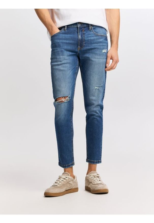Reserved - Jeansy skinny z przetrciami - niebieski. Kolor: niebieski